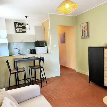 Lägenhet Renove, Clim, Wifi, Parking Proche Hyères